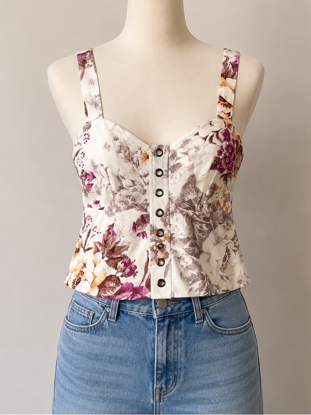 Olivaceous White Floral Button-Front Cropped Cami with Purple & Tan Accents